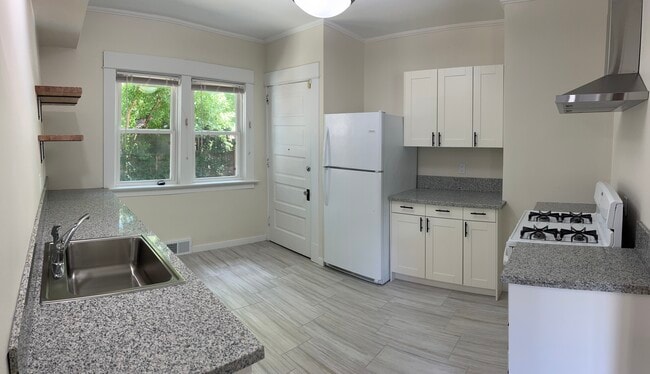713 Lake Dr SE in Grand Rapids, MI - Building Photo - Building Photo