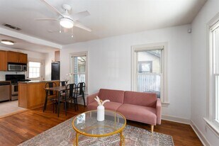 746 Springdale Rd in Austin, TX - Building Photo