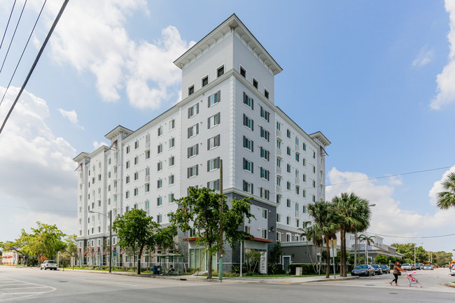 The Pearl Apartments in Miami, FL - Foto de edificio - Building Photo