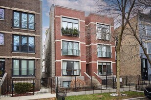 2436 W Cortez St in Chicago, IL - Building Photo