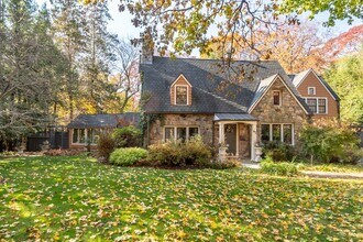 67 Whittier Rd in Wellesley, MA - Building Photo - Building Photo
