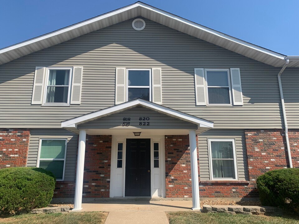 822 Highland Hill Ct in St. Peters, MO - Foto de edificio