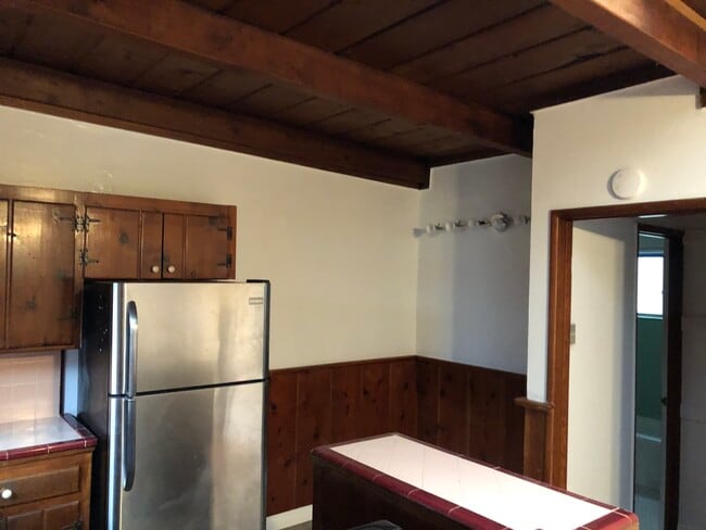 1428 Yale St, Unit B, Unit B