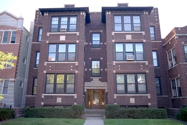 property at 1415 W Cuyler Ave