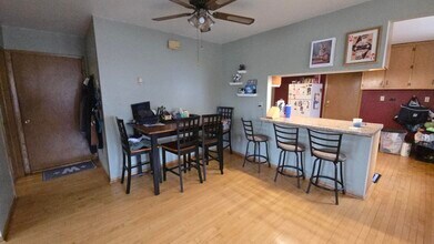 1748 N 54th St, Unit 1748 upper in Milwaukee, WI - Foto de edificio - Building Photo