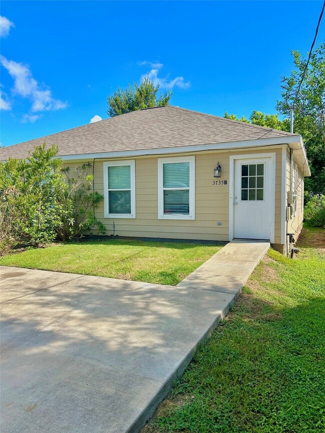property at 3807 Putnam Dr