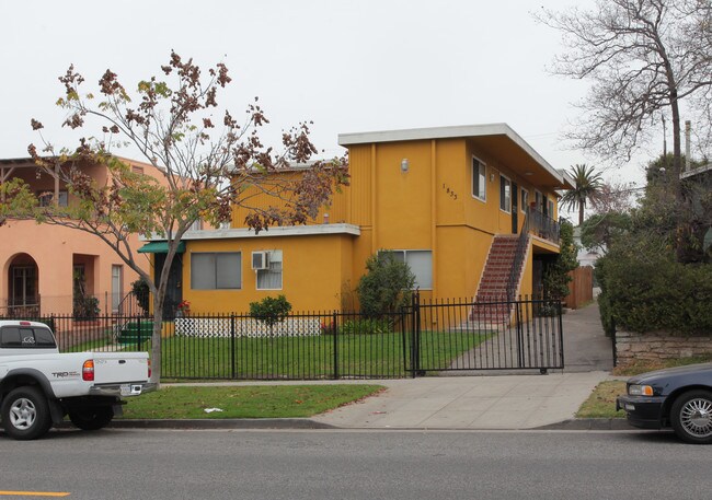 1833 17th St in Santa Monica, CA - Foto de edificio - Building Photo