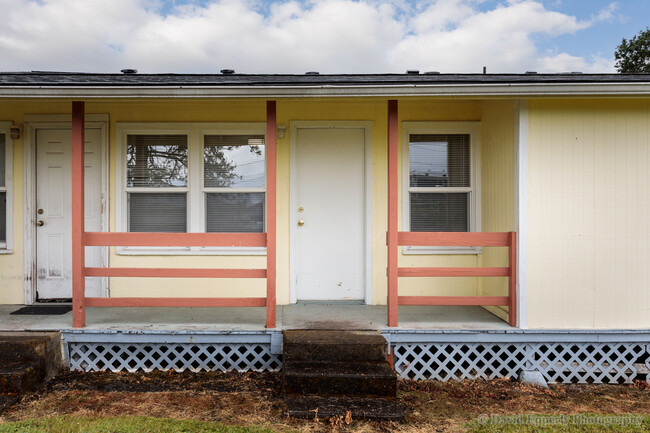 315 N 17th St in Saint Helens, OR - Foto de edificio - Building Photo