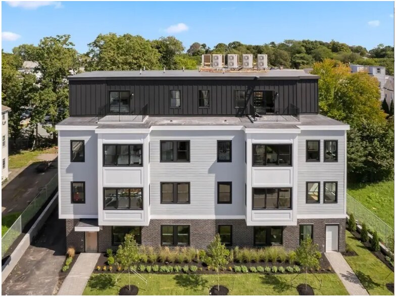 52 Withington St, Unit 8 in Boston, MA - Building Photo
