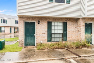 100 Winchester Dr in Lafayette, LA - Foto de edificio - Building Photo