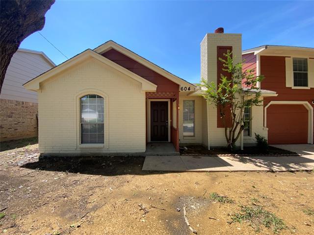 604 Dayton Rd in Mansfield, TX - Building Photo - Building Photo
