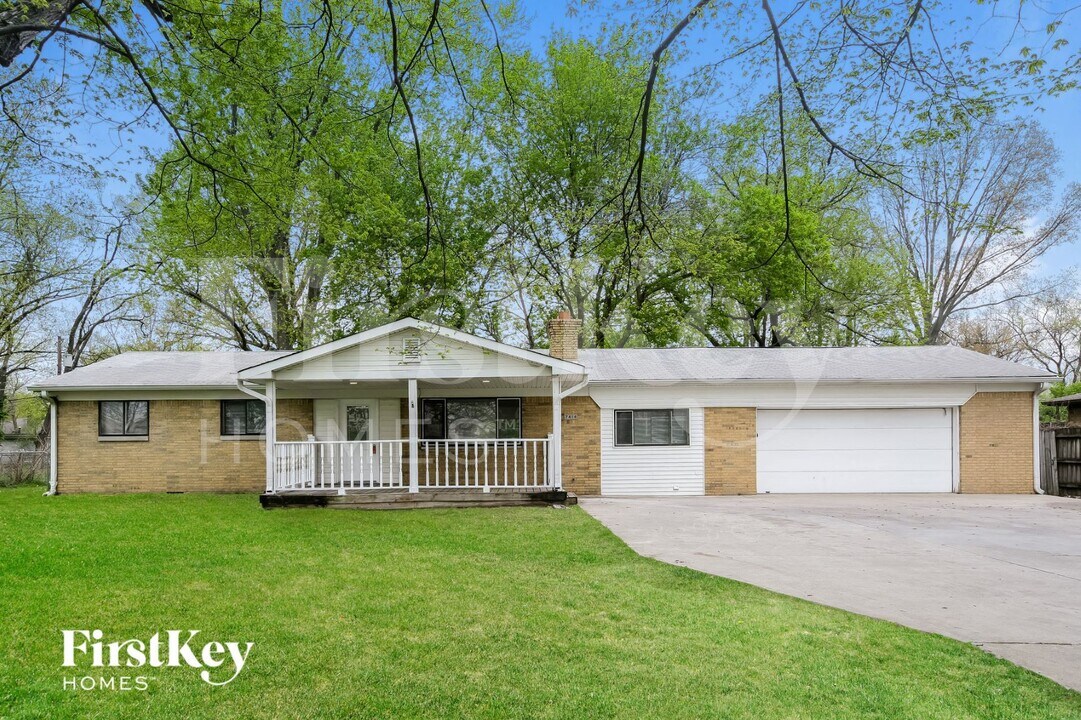 7414 E 30th St in Indianapolis, IN - Foto de edificio
