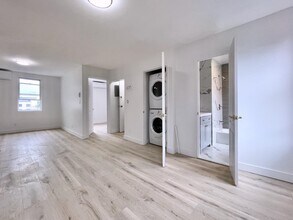 379 Monmouth St in Jersey City, NJ - Building Photo - Building Photo