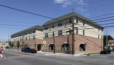 735-765 Prospect Ave in Westbury, NY - Building Photo - Building Photo