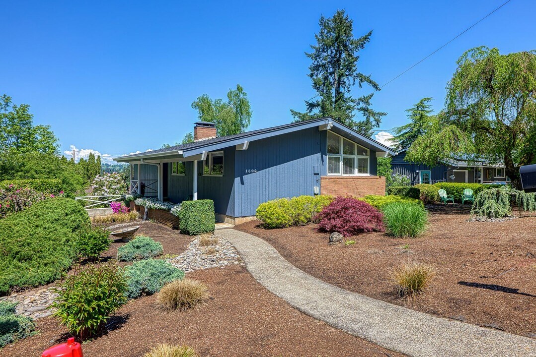 1529 Hemlock St in Lake Oswego, OR - Building Photo