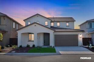 8017 Roundhouse Lp in Roseville, CA - Building Photo