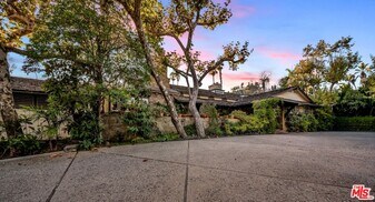 829 Whittier Dr in Beverly Hills, CA - Building Photo