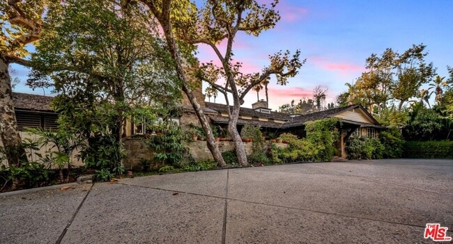 property at 829 Whittier Dr