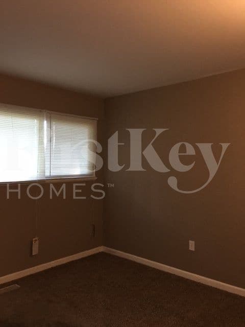 2440 Parker Rd in Florissant, MO - Building Photo - Building Photo
