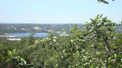 21720 Sierra Trail in Lago Vista, TX - Foto de edificio - Building Photo