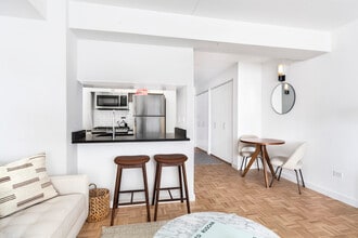 200 East 87th Street in New York, NY - Foto de edificio - Interior Photo