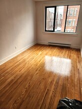 2122 Queen St in Toronto, ON - Building Photo - Building Photo