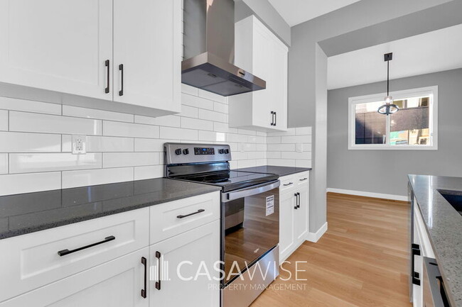 6718 Alpha Blvd in Edmonton, AB - Building Photo - Building Photo
