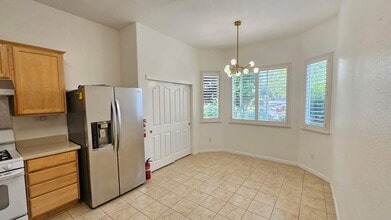 9641 Darley Way in Elk Grove, CA - Foto de edificio - Building Photo
