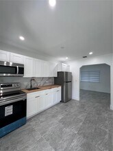 1250 NW 57th St in Miami, FL - Building Photo - Building Photo