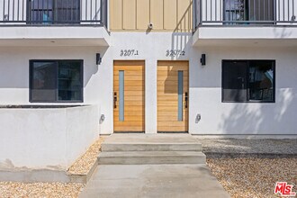 3207 W 18th St in Los Angeles, CA - Building Photo - Building Photo