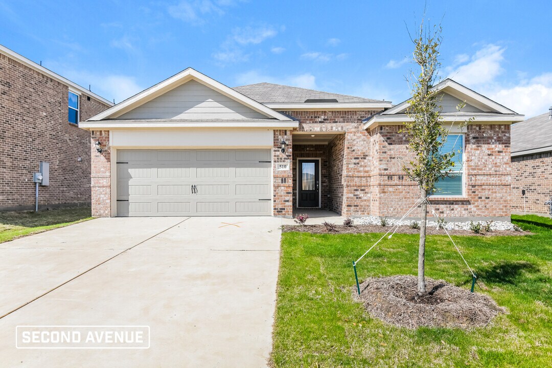 510 Bennie Leonard St in Venus, TX - Building Photo