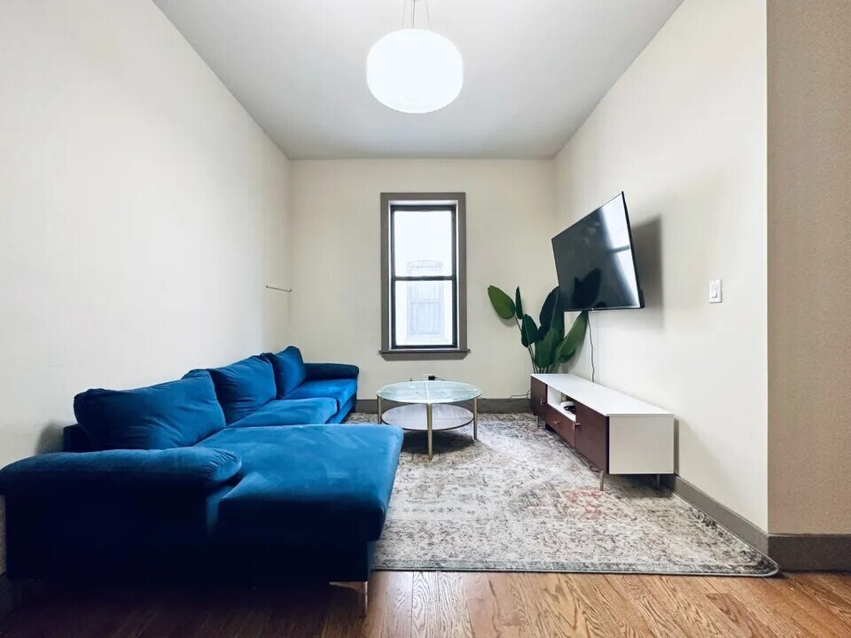 705 St Marks Ave in Brooklyn, NY - Building Photo