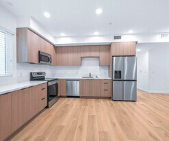 14811 Erwin St in Van Nuys, CA - Building Photo