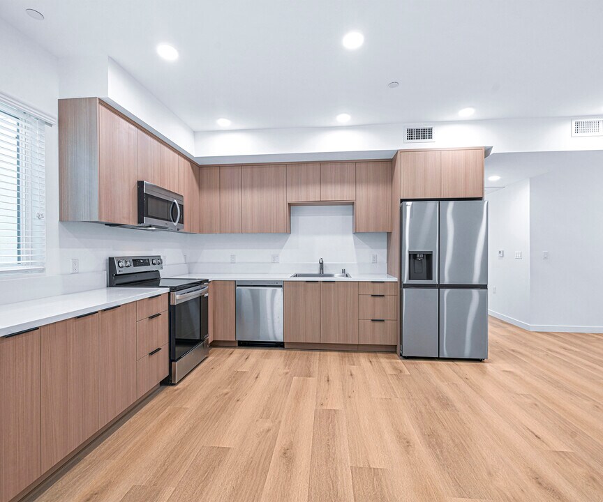 14811 Erwin St in Van Nuys, CA - Foto de edificio