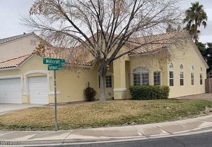 7456 Oatman Ln in Las Vegas, NV - Building Photo