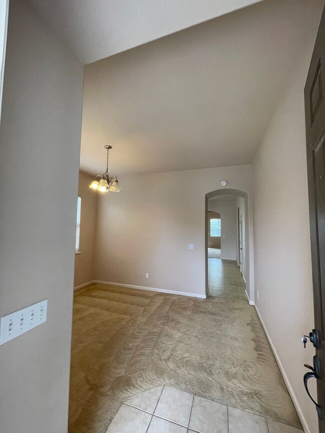 4329 Strathmore Pl in Merced, CA - Building Photo - Building Photo