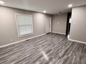 6827 Azalea Dr in Indianapolis, IN - Foto de edificio - Building Photo