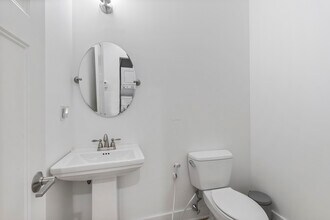 551 N Lawrence St in Philadelphia, PA - Building Photo - Building Photo