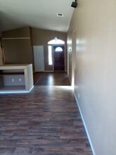 964 Meadow View Rd in Hanford, CA - Building Photo - Building Photo