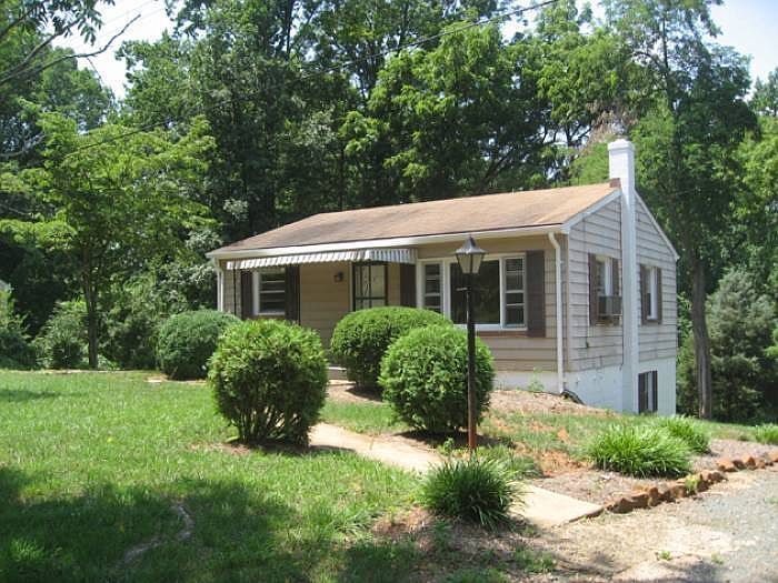 1014 Sunset Ave Ext in Charlottesville, VA - Building Photo