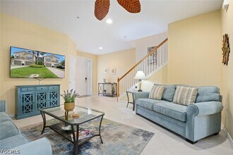 3210 Cottonwood Bend in Ft. Myers, FL - Foto de edificio - Building Photo