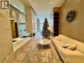 370 Martha St in Burlington, ON - Building Photo - Building Photo