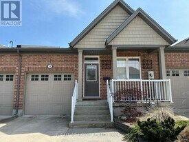 8 Glory Hill Rd in St Catharines, ON - Building Photo