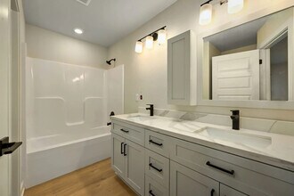 239 Pawpaw Rd in Raymore, MO - Foto de edificio - Building Photo