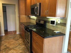 81 Kearsing Pkwy in Monsey, NY - Building Photo - Building Photo