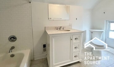 1629 N Claremont Ave, Unit CH in Chicago, IL - Foto de edificio - Building Photo