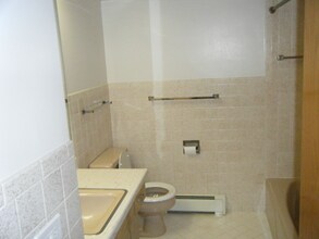 7222 Dixon St-Unit -302 in Forest Park, IL - Building Photo - Building Photo