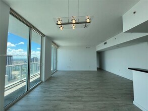 244 Biscayne Blvd, Unit 4104 in Miami, FL - Building Photo - Building Photo