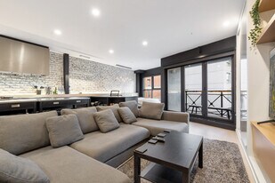 1230 Hamilton St in Vancouver, BC - Building Photo