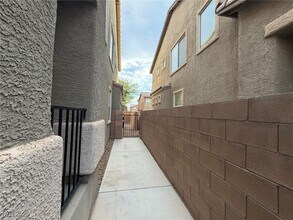 9243 Sterling Hill Ave in Las Vegas, NV - Building Photo - Building Photo